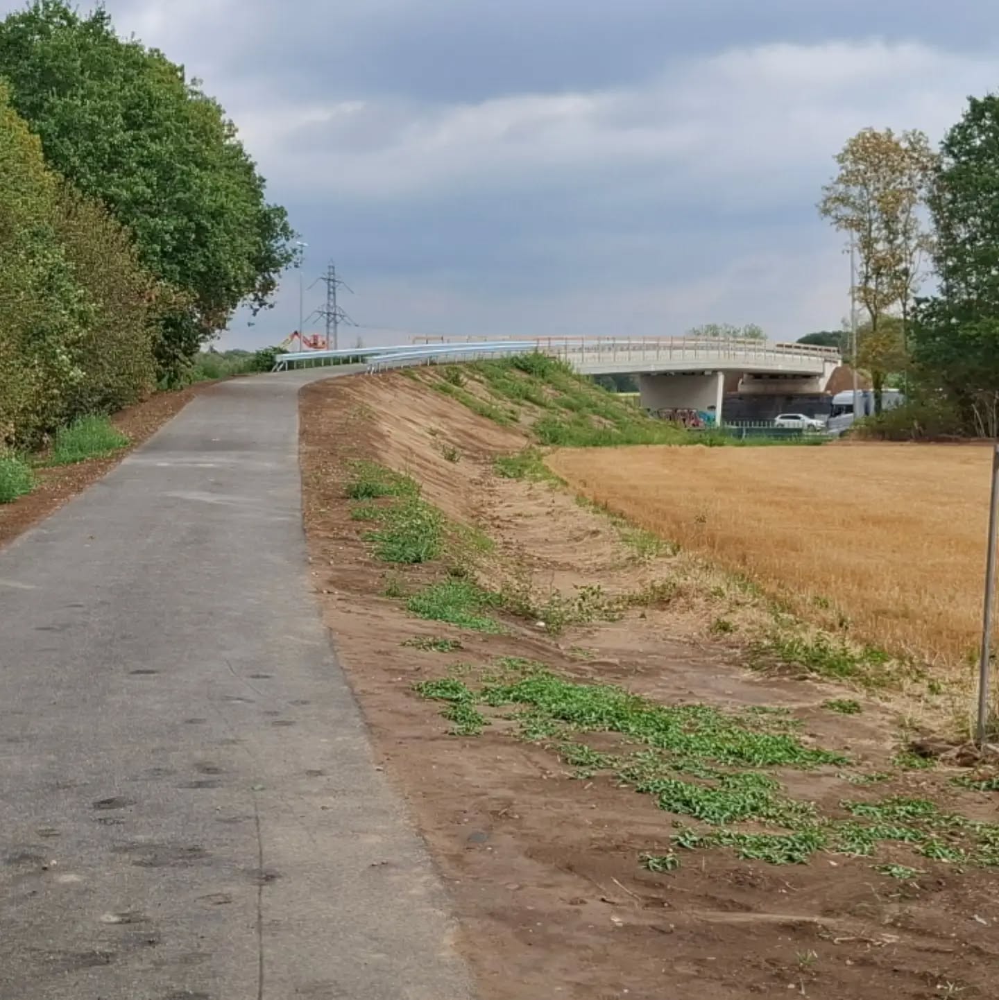 Nog even en we kunnen weer de A2 over wandelen..

#a2born #verbredinga2 #borninbeeld
