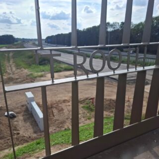 De vernieuwde brug over de A2 is gisteren geopend.
'T Rooth

#borninbeeld #a2born #verbredinga2 #limburginbeeld #liefdevoorlimburg